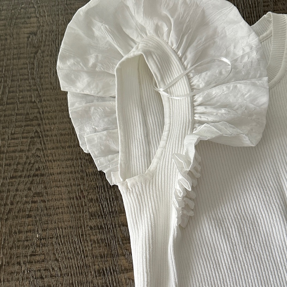 NWOT White Ruffled Sleeve Ribbed Top - Picture 6 of 9